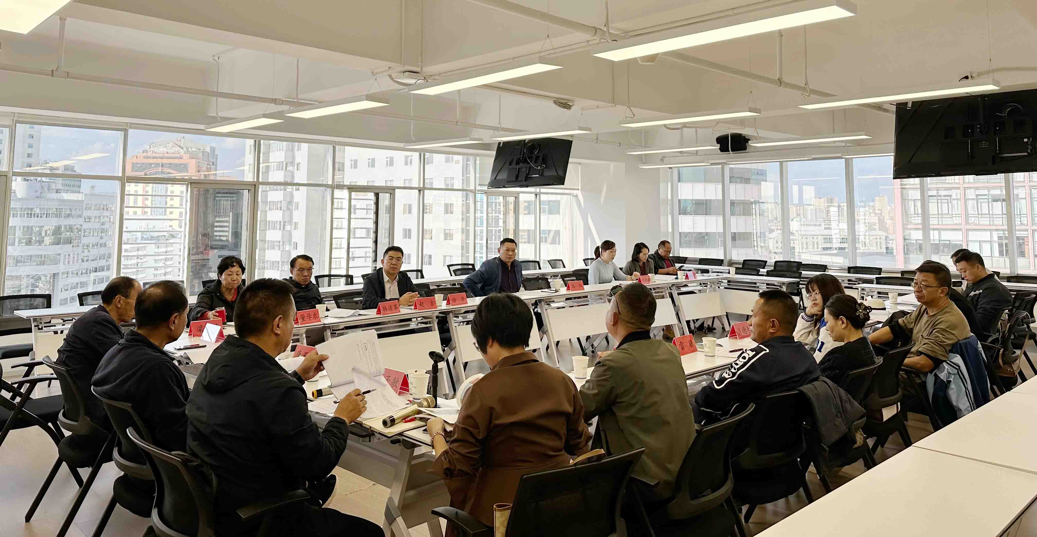 昆明市民办教育协会在昆明博信教育集团成功召开常务理事会
